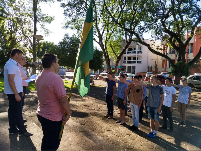 ENTREGA DE CERTIFICADOS E JURAMENTO À BANDEIRA